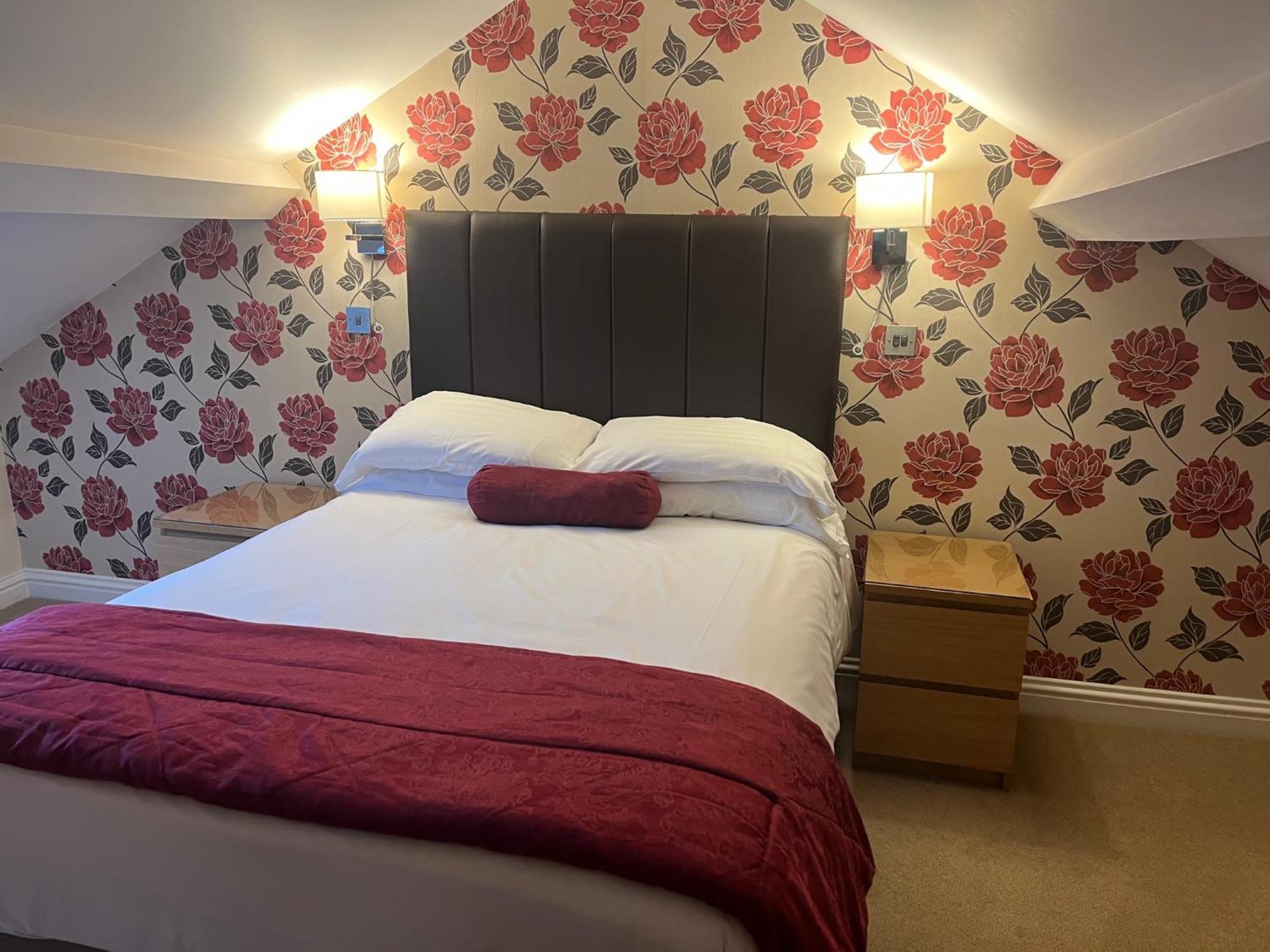 The Lion Hotel Blaenavon Екстериор снимка